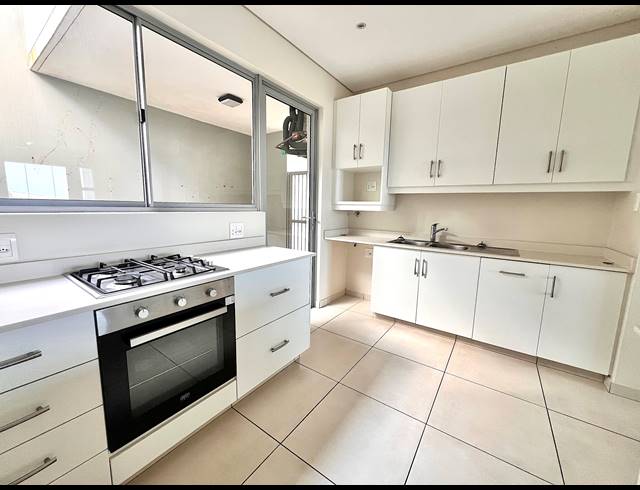 2 BEDROOM MAISONETTE FOR SALE IN RENISHAW HILLS